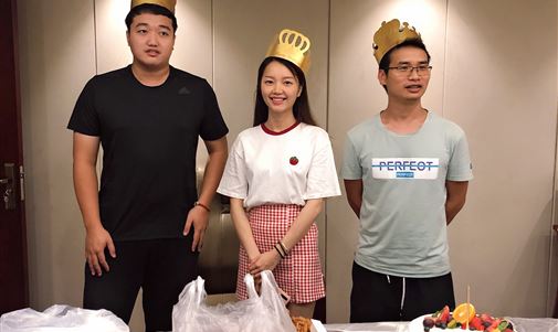 公司举办7月份员工生日会